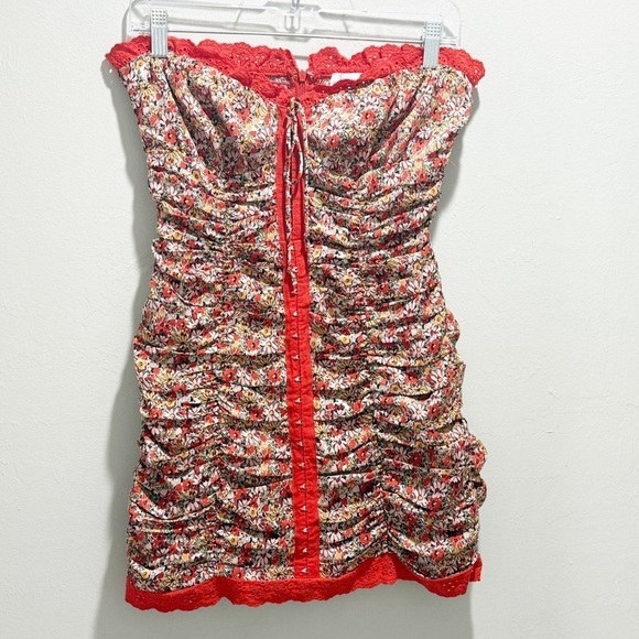 SKY TO MOON Women’s Red Ditsy Floral Ruched Strapless Front Close Dress Sz M - Picture 1 of 7